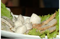 ร้านบะหมี่เกี๊ยวกุ้งเฮียชัยกับร้าน Sen ses