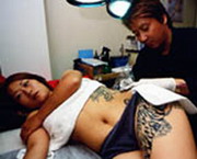 หญิงยุคใหม่ฮิตสัก 'TATTOO' เหนือของ 'ลับ'โชว์คนข้างกาย