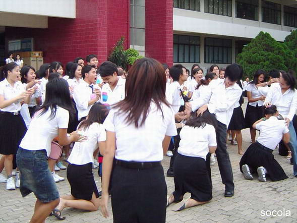 ฟ้องด้วยภาพ.. นี่หรือ กิจกรรมรับน้องใหม่ปัญญาชน